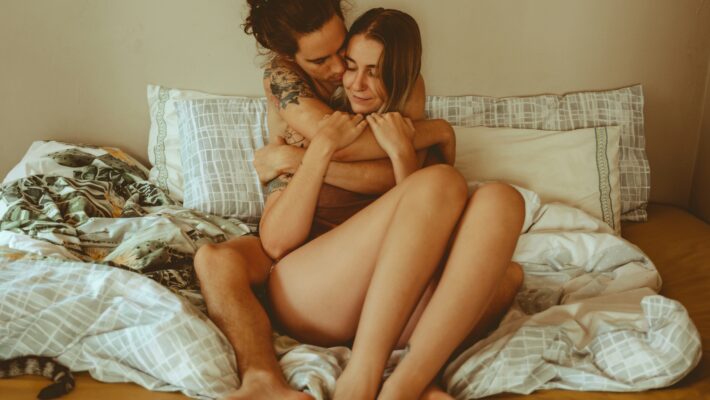 Scienziati evidenziano che esiste un “ottima frequenza sessuale” che mitiga la depressione